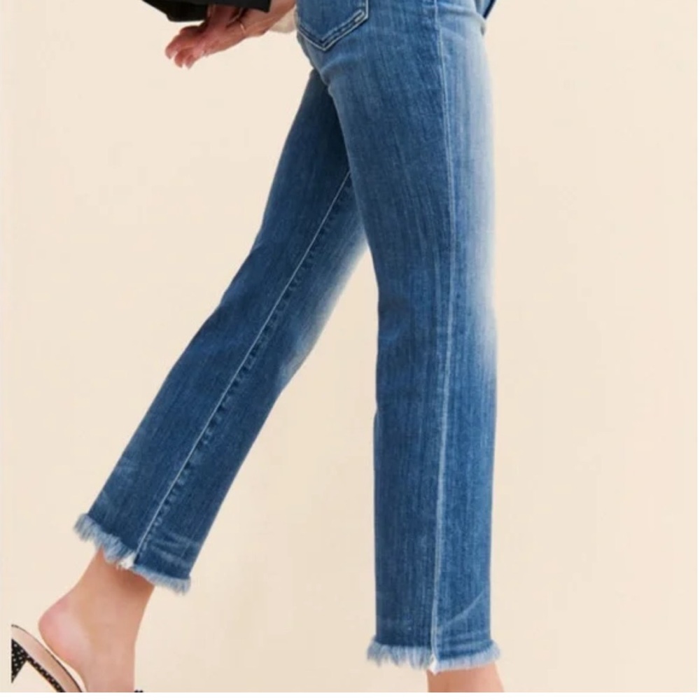 AYR Medium Wash Straight-Leg Jeans with Raw Hem - Picture 3 of 12